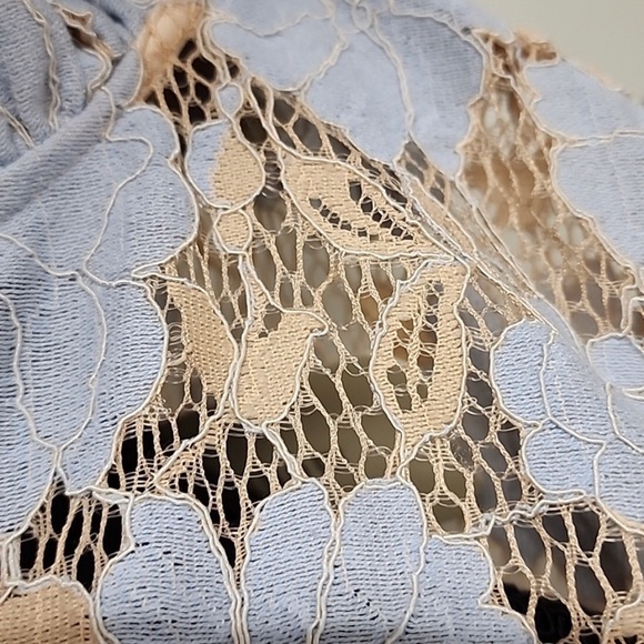 ❎💲SOLD 💲❎ NWT Nude & Periwinkle lined Floral Lace Sleeveless Blouse sz L - Picture 10 of 16